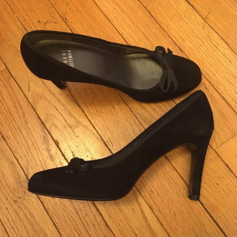 Stuart Weitzman Bocaccio black suede pumps
